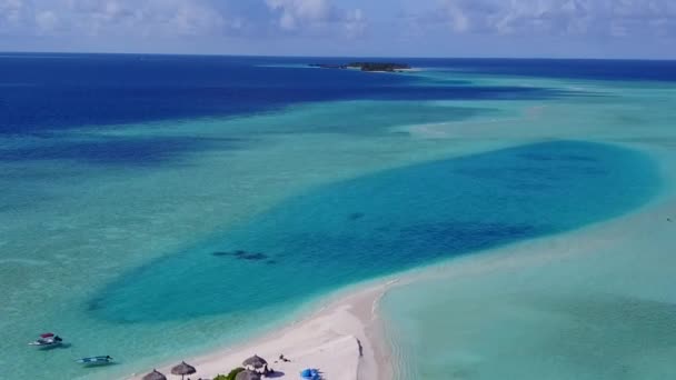 Drone view panorama över havet kust strand semester med turkos hav och vit sand bakgrund — Stockvideo