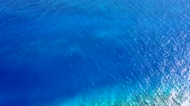 豪华度假胜地海滨度假空中无人景致- -浅海白沙背景 — 图库视频影像
