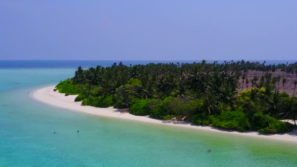 Drone aéreo naturaleza de relajante costa playa viaje por la laguna azul aqua y fondo de arena blanca — Vídeo de stock