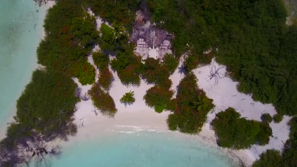 Drone aerea paesaggio marino del paradiso laguna spiaggia viaggio dal mare turchese e sfondo di sabbia bianca — Video Stock
