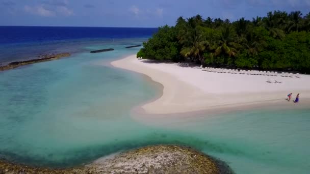 Drohnenlandschaft der schönen Küste Strand Zeit von transparentem Meer und weißem Sand Hintergrund — Stockvideo