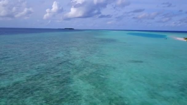 Céu aéreo drone do paraíso baía praia tempo por mar azul com fundo de areia branca — Vídeo de Stock