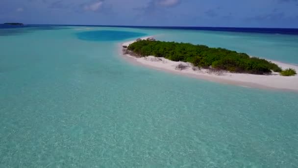 Luchtfoto drone textuur van mooie kust strand vakantie door aqua blauwe zee en wit zand achtergrond — Stockvideo