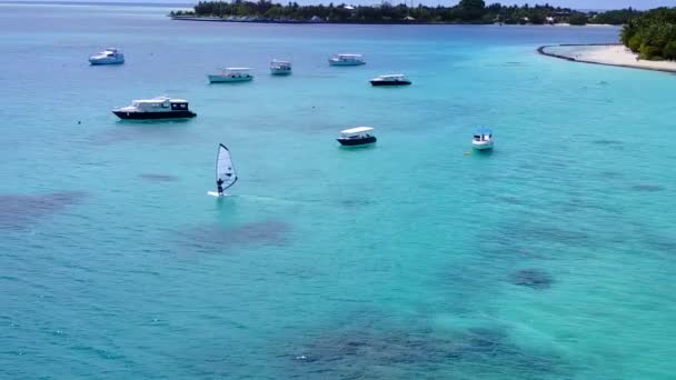 Luftdrohne Natur der schönen Resort Strand Reise durch blaues Meer und weißen Sandhintergrund — Stockvideo