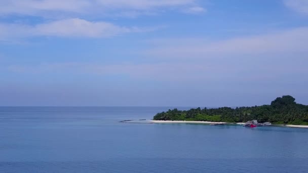 Paisagem aérea drone de exótico mar vista praia aventura pelo oceano azul e fundo arenoso branco — Vídeo de Stock
