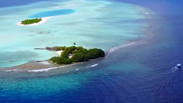 Letecký drone příroda exotické pobřeží pláž dovolená podle modrého moře a bílého písku pozadí — Stock video