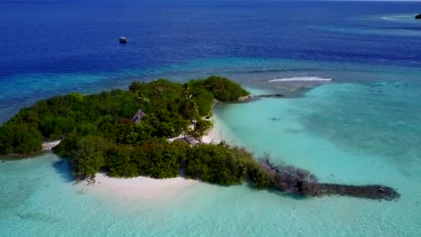 Drone paysage de paradis vue mer plage voyage par océan bleu avec fond de sable blanc — Video