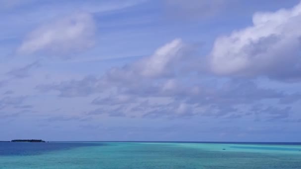 Légi kivonata egzotikus tengerparti tengerparti utazás tiszta óceán fehér homokos háttér — Stock videók