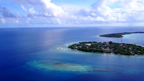 Drone view textura del paraíso playa estilo de vida por aqua azul océano con fondo de arena blanca — Vídeos de Stock