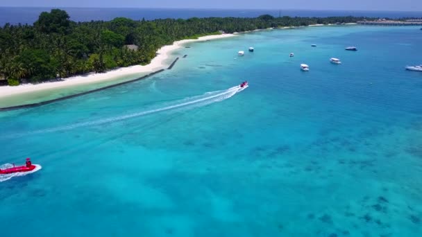 Légi drón ég egzotikus üdülőhely strand utazás sekély óceán fehér homokos háttér — Stock videók