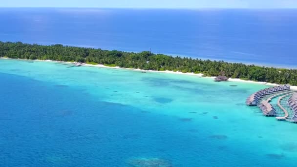 Drone antenn abstrakt av lugn lagun strand semester med blå hav och vit sand bakgrund — Stockvideo