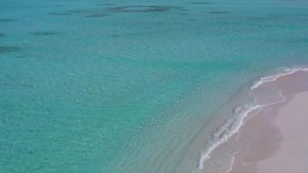 Luchtfoto toerisme van prachtige lagune strand reis door de blauwe oceaan en witte zandachtergrond — Stockvideo