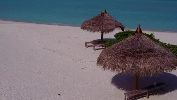 Drone vista viaggio del paradiso isola spiaggia avventura da blu oceano e sabbia bianca sfondo — Video Stock