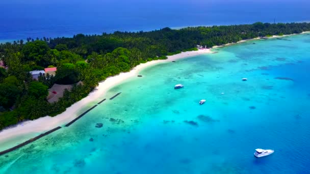Textura aérea de idílica vista mar praia férias por lagoa clara com fundo arenoso branco — Vídeo de Stock