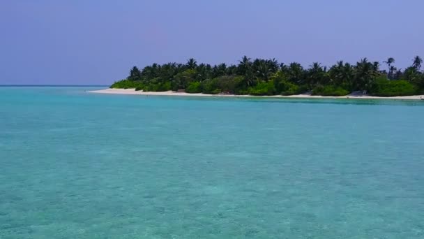 Wisata udara perjalanan pantai eksotis dengan laguna biru dan latar belakang pasir putih — Stok Video