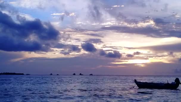 白沙背景绿松石海海岛海滩探险的航景旅游 — 图库视频影像