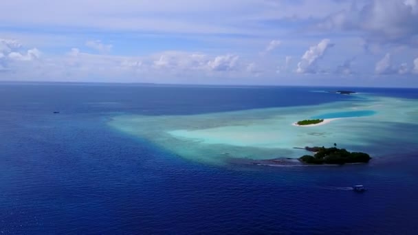 Paesaggio aereo di esotici laguna spiaggia viaggio da laguna turchese e sfondo di sabbia brillante — Video Stock