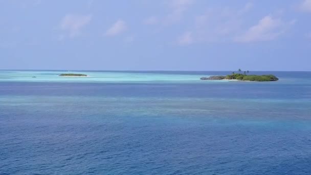 Flygfoto abstrakt av marina ön strand livsstil med blått hav och vit sand bakgrund — Stockvideo