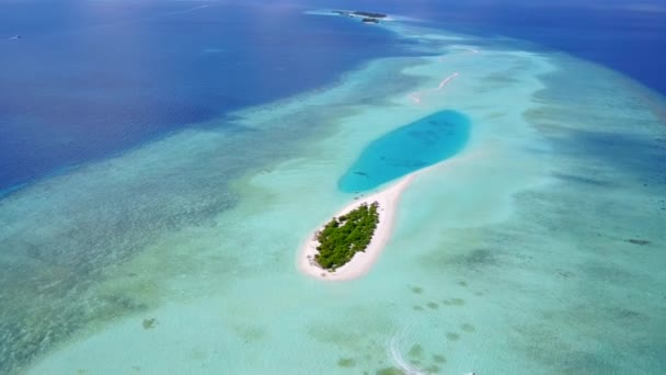 Drone aereo viaggio di idilliaca vacanza al mare turistico da laguna blu con sfondo di sabbia pulita — Video Stock