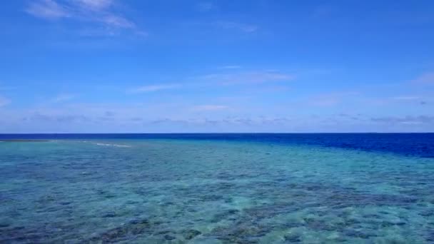 Drone natura di isola esotica vacanza al mare poco profondo con sfondo di sabbia brillante — Video Stock
