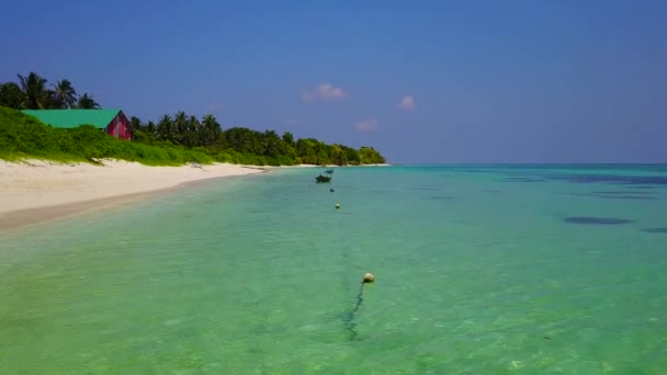 Textura aérea de dron de vacaciones de playa de bahía de lujo por mar azul y fondo de arena blanca — Vídeo de stock