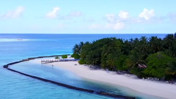 Drone kilátás táj paradicsomi üdülőhely strand utazás türkiz víz fehér homok háttér — Stock videók