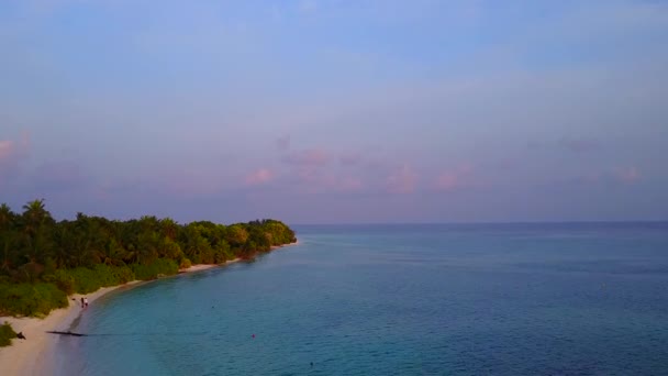Légi kilátás panoráma paradicsomi üdülőhely strand kaland kék óceán és fehér homok háttér — Stock videók