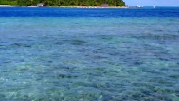 Textura aérea do paraíso tempo de praia turística por oceano transparente com fundo de areia branca — Vídeo de Stock