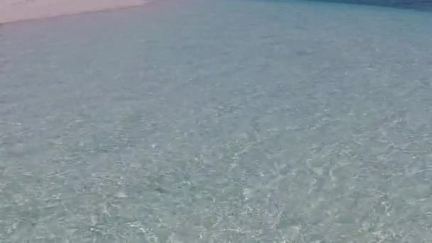 Copia spazio astratto di vita tranquilla spiaggia baia da acqua blu con sfondo di sabbia bianca vicino sandbar — Video Stock