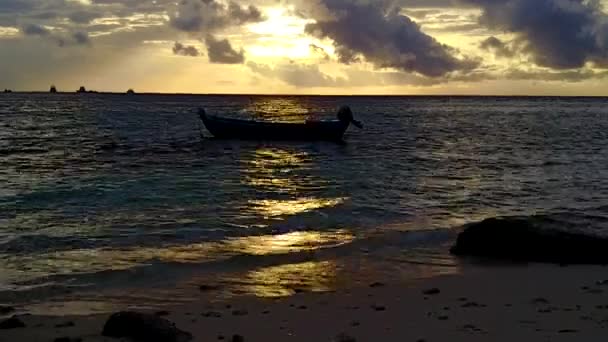 Kopieer ruimte toerisme van perfecte kust strand avontuur door turquoise lagune met wit zand achtergrond in de buurt van zandbank — Stockvideo