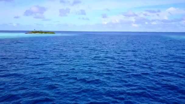 Close up travel of tropical lagoon beach voyage by clear lagoon with white sand background near surf — Stock Video