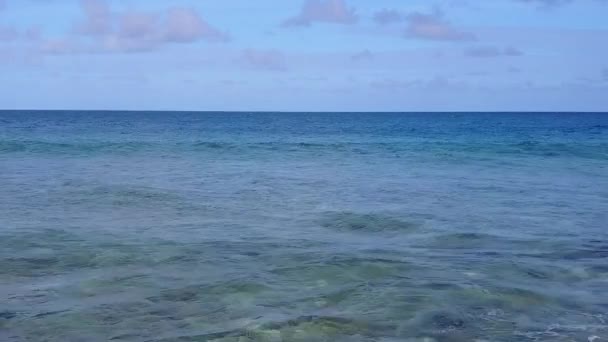 Céu quente de luxo lagoa praia aventura por azul oceano verde com fundo arenoso branco perto do resort — Vídeo de Stock