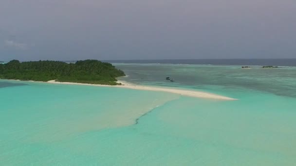 Naturaleza aérea de las vacaciones en la playa de la laguna exótica por el océano azul y el fondo de arena blanca — Vídeos de Stock