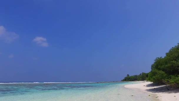 Turismo drone aéreo da ilha paradisíaca viagem de praia pelo oceano azul e fundo de areia branca — Vídeo de Stock