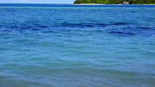Textura dronă aeriană a timpului de plajă de lux de la mare albastră și fundal nisipos strălucitor — Videoclip de stoc