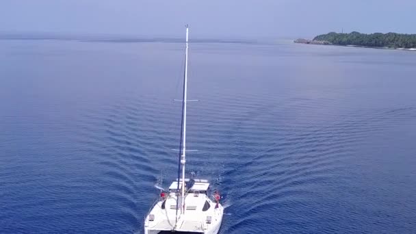 Drone εναέρια υφή της τέλειας τουριστικής περιπέτειας παραλία από aqua μπλε λιμνοθάλασσα και φωτεινό αμμώδες φόντο — Αρχείο Βίντεο