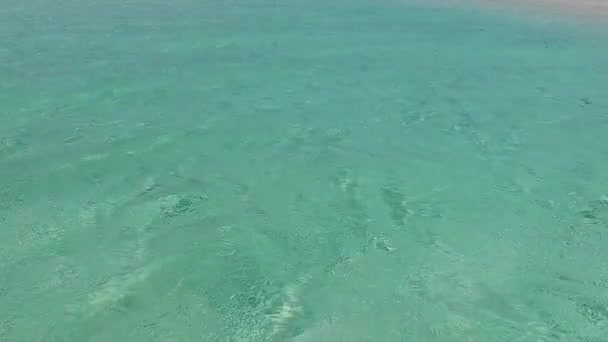 Panorama de verano de estilo de vida exótico playa vista mar por laguna verde azul con fondo de arena blanca cerca de arrecife — Vídeo de stock