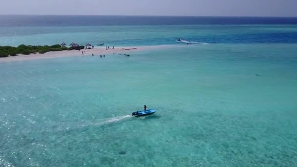 Cielo romántico del paraíso tiempo de playa turística por el océano turquesa y fondo de arena blanca antes del atardecer — Vídeos de Stock