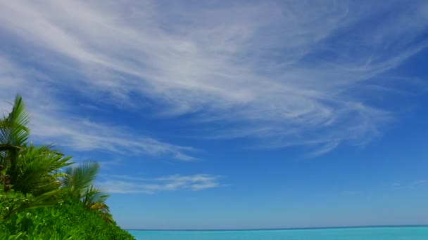 Soleado resumen del viaje a la playa de la laguna tropical por la laguna azul con fondo de arena limpia después del amanecer — Vídeos de Stock