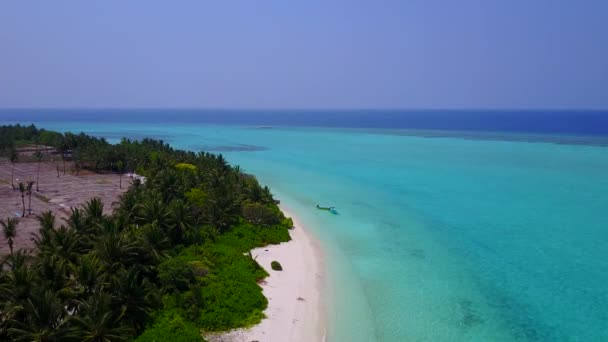 Drone view panorama över exotiska viken stranden resa med blå hav och vit sand bakgrund — Stockvideo