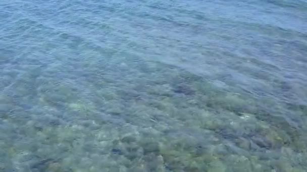 Leere Abstract von marinen touristischen Strand Reise durch blaues Meer mit weißem Sand Hintergrund vor Sonnenuntergang — Stockvideo