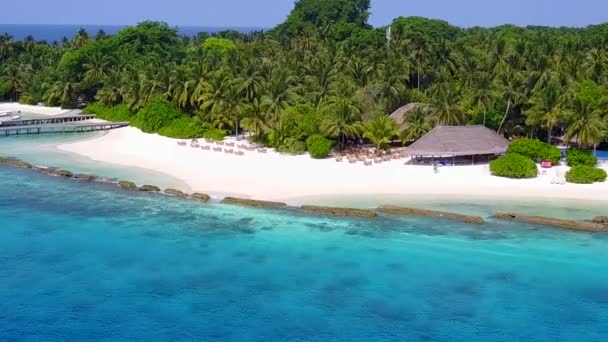 Sunny panorama of paradise coast beach lifestyle by aqua blue ocean and white sandy background near reef — Stock Video