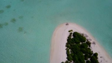 Güneş gören güneşli deniz manzaralı deniz manzaralı deniz manzaralı deniz manzaralı deniz manzaralı, beyaz kumlu arka plan güneşli.