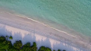 # Tropikal deniz manzaralı yaz gökyüzü # # Mavi yeşil deniz ve kumsalın yakınındaki beyaz kum arka planı #