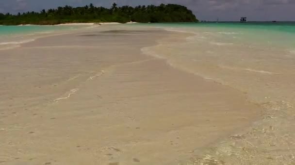 Sunny abstrakt tropické Bay Beach break by tyrkysový oceán a čisté písečné pozadí po východu slunce — Stock video