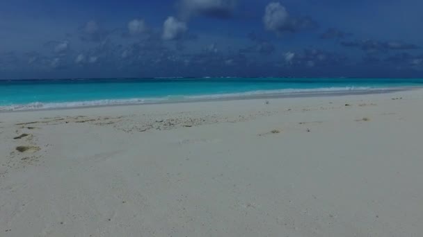 Romantic scenery of relaxing tourist beach journey by turquoise water with white sand background near waves — Stock Video