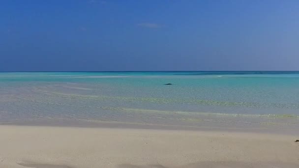 Romantikus táj pihentető sziget strand utazás aqua kék víz fehér homok háttér közelében resort — Stock videók