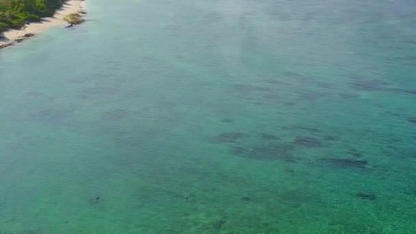 Close up seascape of tropical shore beach lifestyle by blue green ocean and white sandy background near reef — Stock video