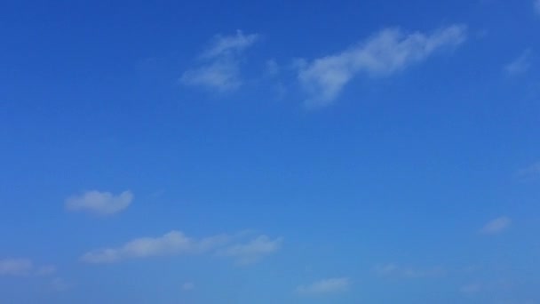 白沙背景蓝海热带旅游海滩航次无人航空旅游 — 图库视频影像