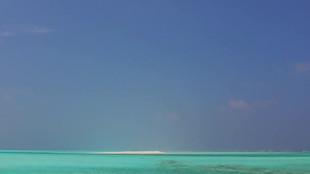 Paisaje de verano de estilo de vida exótico playa turística por aqua azul océano y fondo de arena blanca a la luz del sol — Vídeos de Stock